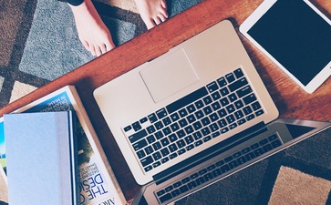home-laptop-tablet-lifestyle-163138.jpeg